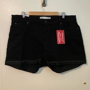 *FINAL SALE* Levi’s Black 3” Jean Shorts